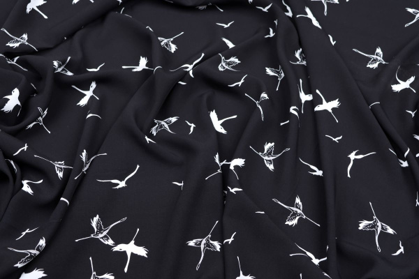 Ткань плательно-блузочная штапель, Maks Style, вискоза 100%, цвет ткани черный, журавли, арт. MS- 2215 D-1 C-2