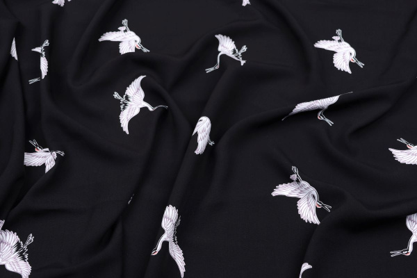 Ткань плательно-блузочная штапель, Maks Style, вискоза 100%, цвет ткани черный, аисты, арт. MS- 1226 D-21 C-2